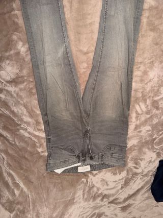 Pantalones vaqueros grises