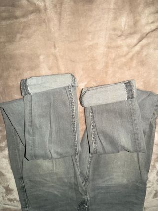 Pantalones vaqueros grises