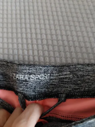 Mallas deportivas Zara Sport grises y coral