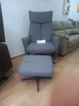 Sillón Giratorio y Reclinable con Puf