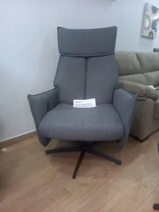Sillón Giratorio y Reclinable con Puf