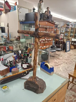 Cristo de metal y cruz de madera 71 cm