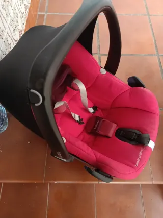 Maxi-Cosi Bébé Confort rojo y negro