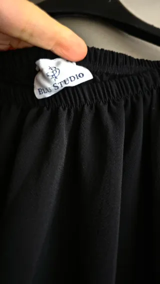 Maglia nera manica a campana