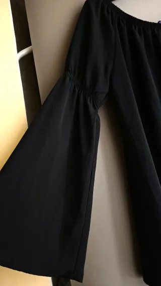 Maglia nera manica a campana