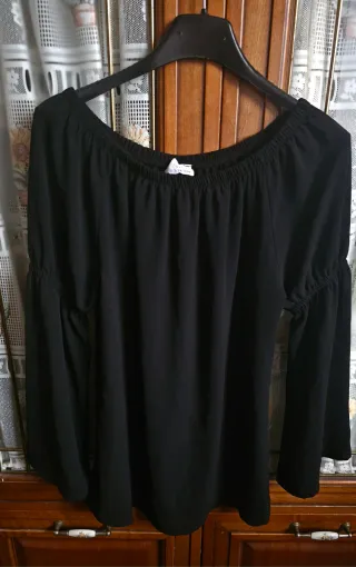 Maglia nera manica a campana