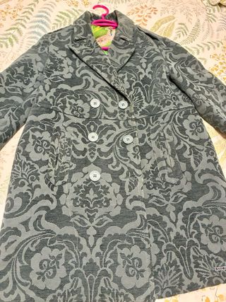 Abrigo Desigual verde estampado