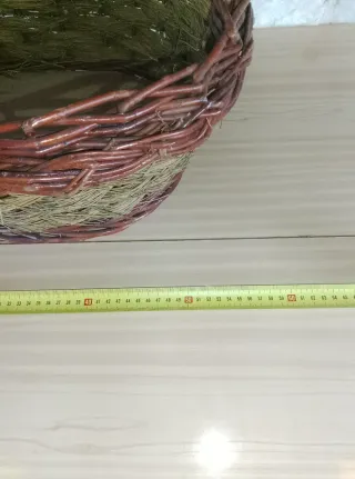 Cesta de mimbre ovalada con asa