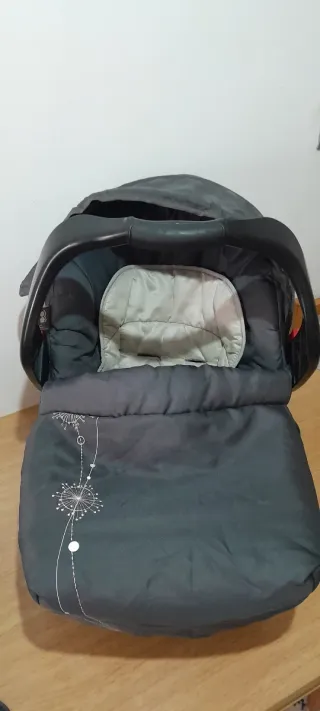 Silla de coche bebé y accesorios