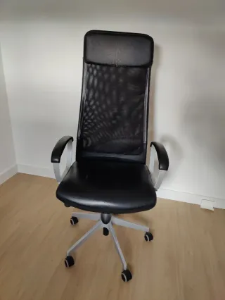 Escritorio esquinero blanco + Silla Markus Ikea