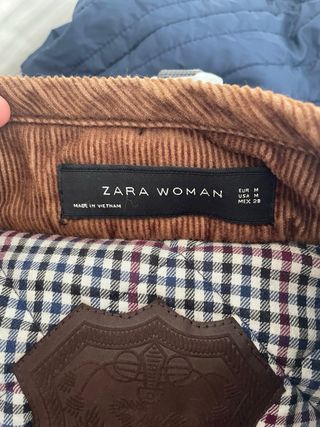 Cazadora Zara guateada azul marino