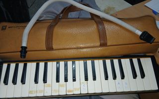 Piano marca Melodion M-37
