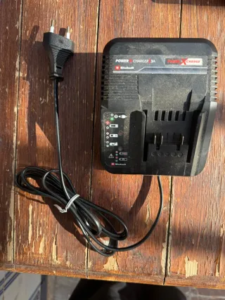 Cortasetos y motosierra eléctrica