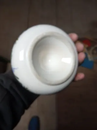 Antiguo cenicero de porcelana floral