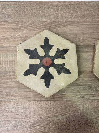 2 PIASTRELLE IDRAULICHE