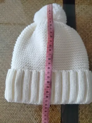 Cappello donna lana bianco con pon pon