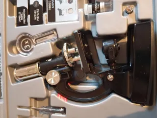 Microscopio ROK con accesorios