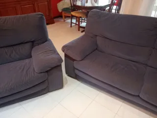 Dos sofás de 2 y 3 plazas en tela iguales