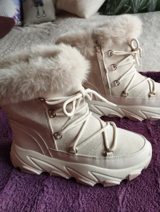 Botas de nieve blancas con pelo