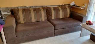 Sofá marrón de tela