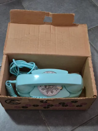 Telefono fisso vintage azzurro