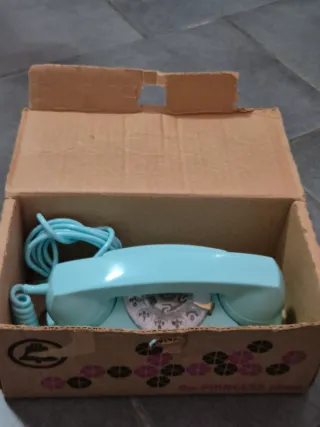 Telefono fisso vintage azzurro