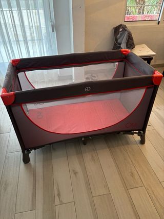 Cuna de viaje plegable, 126x66x72 cms.
