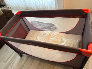 Cuna de viaje plegable, 126x66x72 cms.