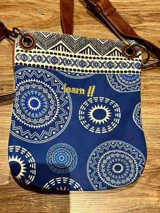 Bolso bandolera Desigual azul y blanco