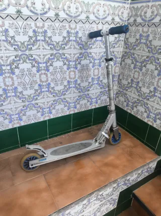 Patinete infantil plateado