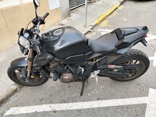 Moto Honda 650cc Negra. Limitada a carné A2