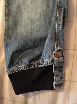 Jeans/bermuda vita alta neri e blu; 100% Cotone