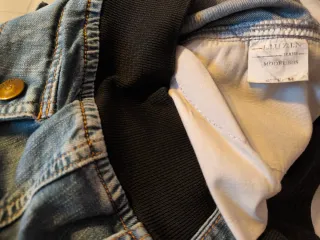 Jeans/bermuda vita alta neri e blu; 100% Cotone