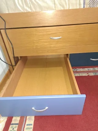 Cama nido con cajones todo de madera.