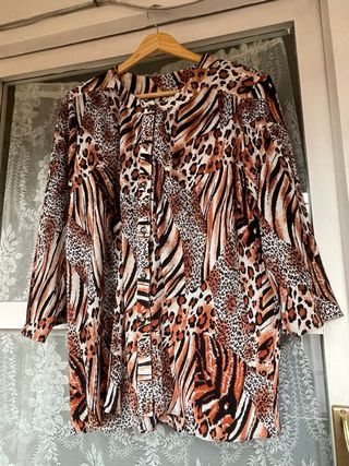 Blusa estampada animal print