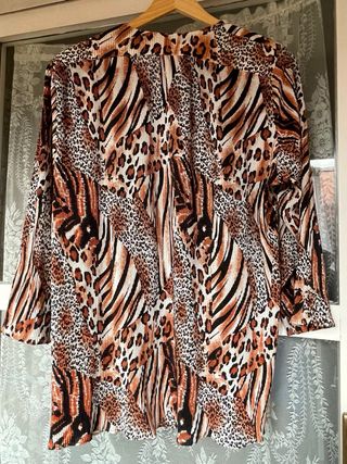 Blusa estampada animal print