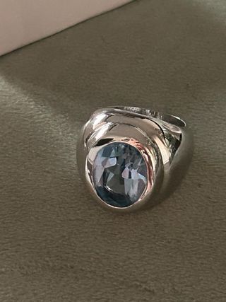 Anello firmato topazio azzurro placcato argento