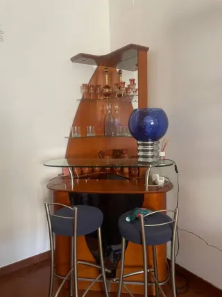 Barra de bar y taburetes para salón