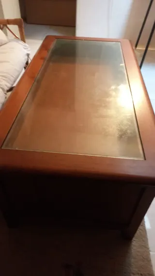 Mesa de centro de madera de cerezo con cristal