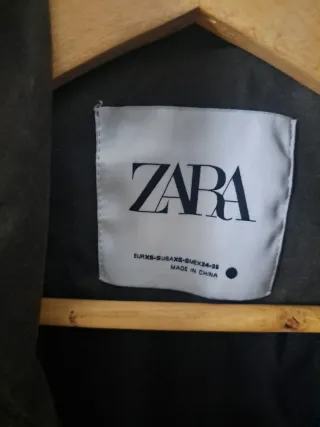 Chaqueta verde con capucha