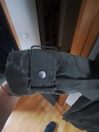 Chaqueta verde con capucha