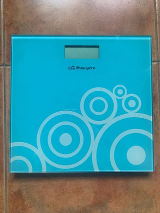 Báscula digital azul con diseño