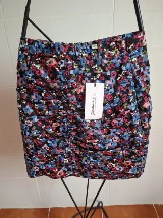 Falda corta Stradivarius floral