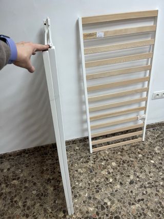 Cuna de madera blanca