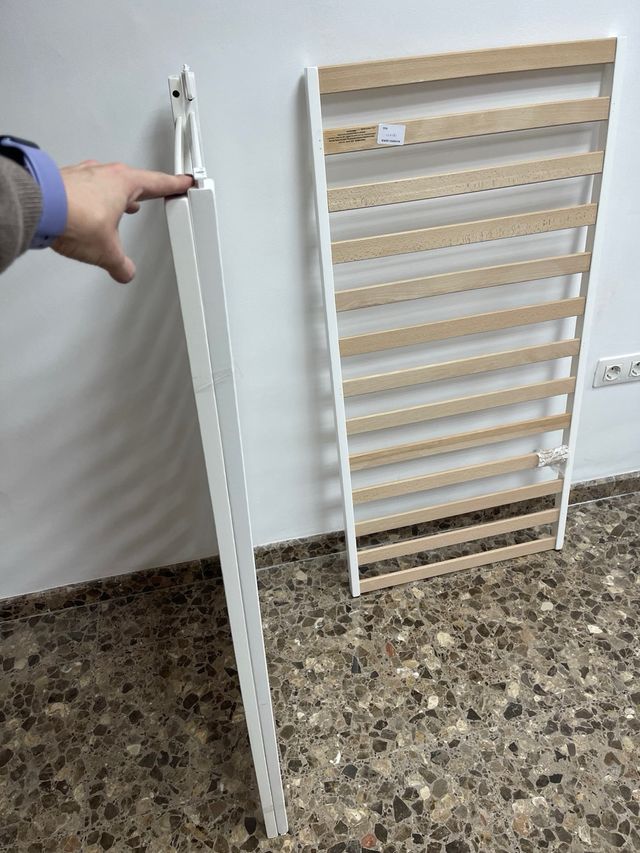 Cuna de madera blanca