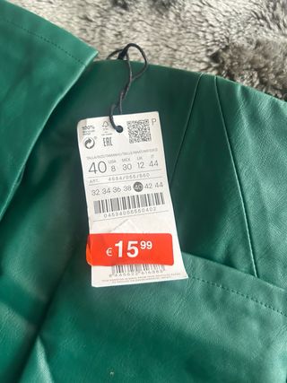 Pantalones verdes efecto piel