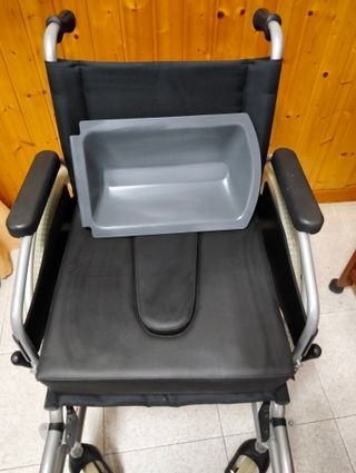 Silla de Ruedas Plegable con WC