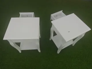 Mesita de noche blanca de madera