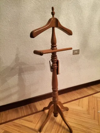 Galán de noche de madera