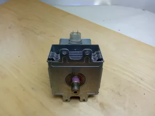 Magnetrón Whirlpool 2M167B-M14